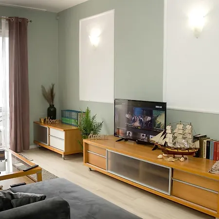 Beachfront & Seaview Apartment Warna